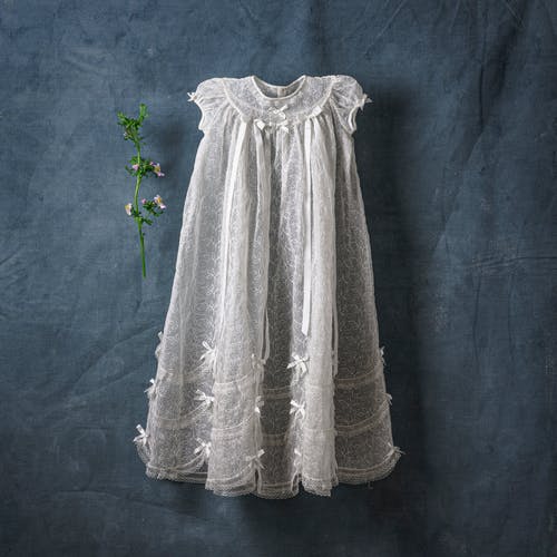 白色连衣裙的照片 · 免费素材图片