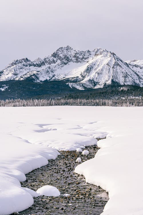 白天雪山的风景照片 · 免费素材图片