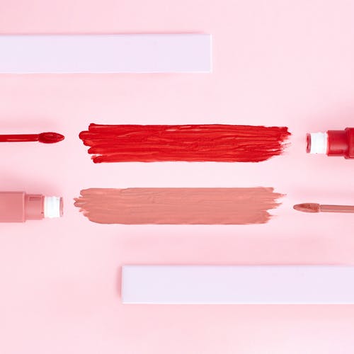 红色和裸色唇膏 · 免费素材图片