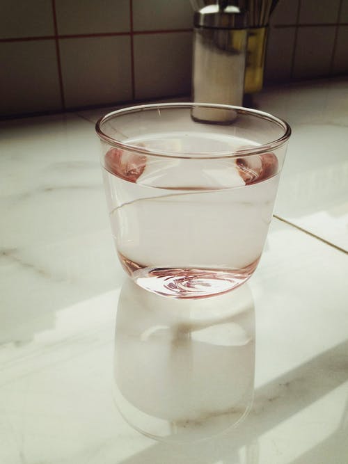 一杯水 · 免费素材图片