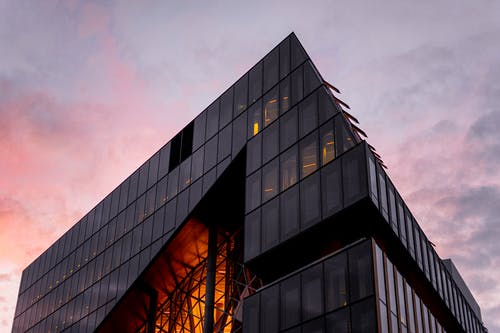 黑色高层建筑，玻璃窗 · 免费素材图片