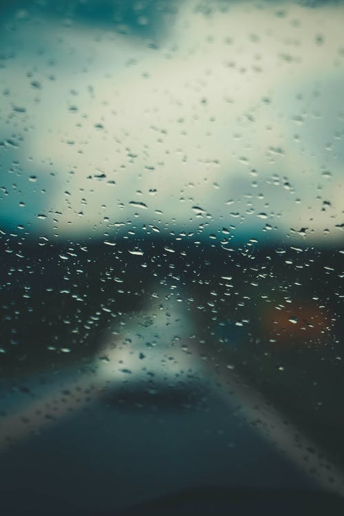 挡风玻璃上的水滴 · 免费素材图片