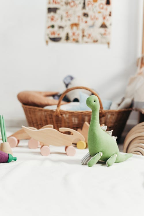 绿色恐龙玩具 · 免费素材图片
