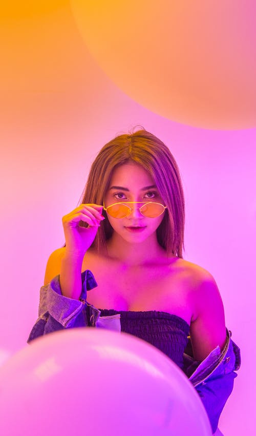 有关垂直拍摄, 墨镜, 女人的免费素材图片