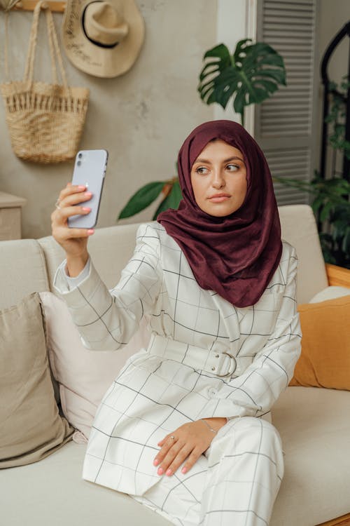 有关3C用品, 在家, 坐的免费素材图片