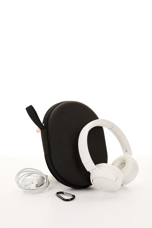 白色无绳耳机袋 · 免费素材图片