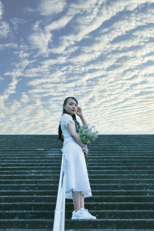 有关低角度拍摄, 垂直拍摄, 天空的免费素材图片