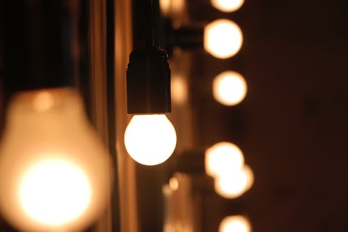 灯泡的选择性聚焦摄影 · 免费素材图片