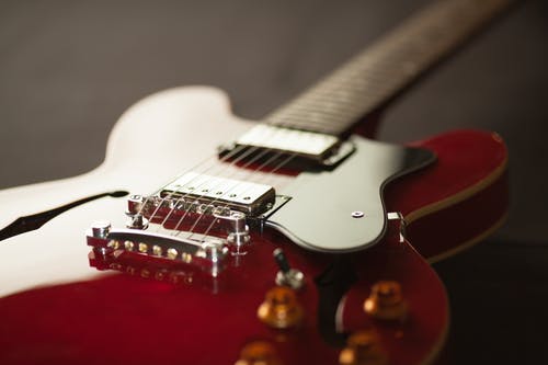 红色电吉他 · 免费素材图片