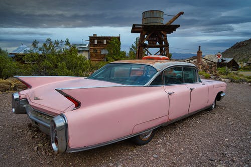 经典粉红色双门跑车 · 免费素材图片