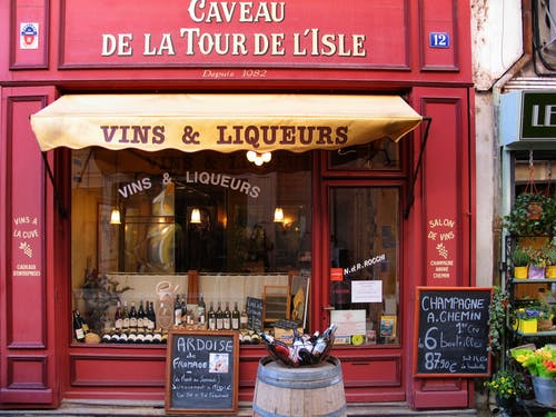 白天的vins＆Liqueurs商店 · 免费素材图片