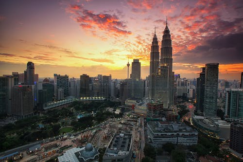 夕阳的天空下的大基础设施 · 免费素材图片