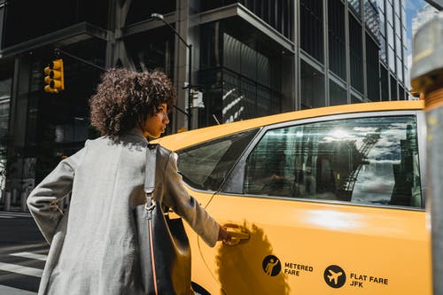 有关反射, 城市, 大衣的免费素材图片