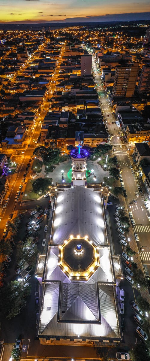 夜间城市鸟瞰图 · 免费素材图片