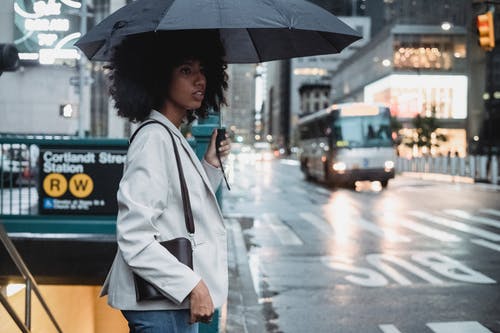 有关人行道, 侧面图, 公车的免费素材图片