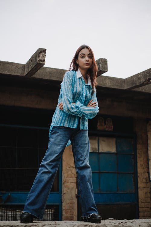 有关人, 双臂交叉, 垂直拍摄的免费素材图片