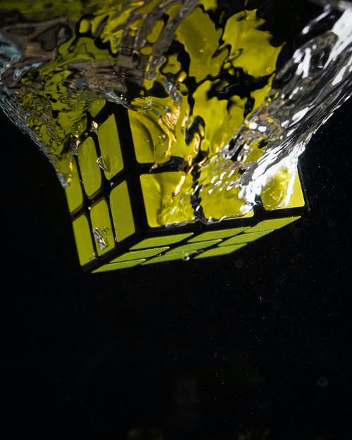 有关rubiks立方体, 垂直拍摄, 水的免费素材图片