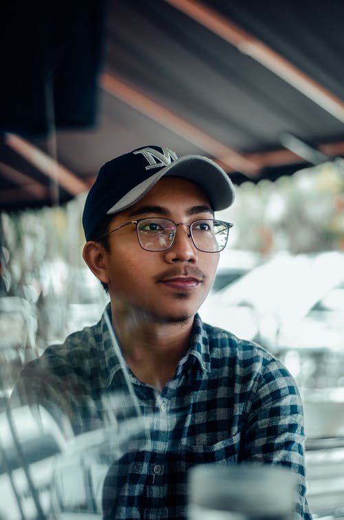 男人穿格子衬衫 · 免费素材图片