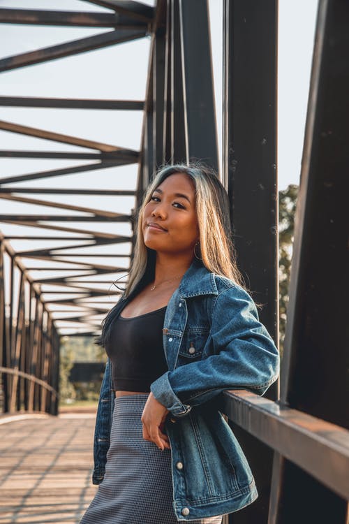 有关中空装, 垂直拍摄, 女人的免费素材图片