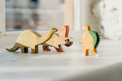 木制恐龙玩具的照片 · 免费素材图片