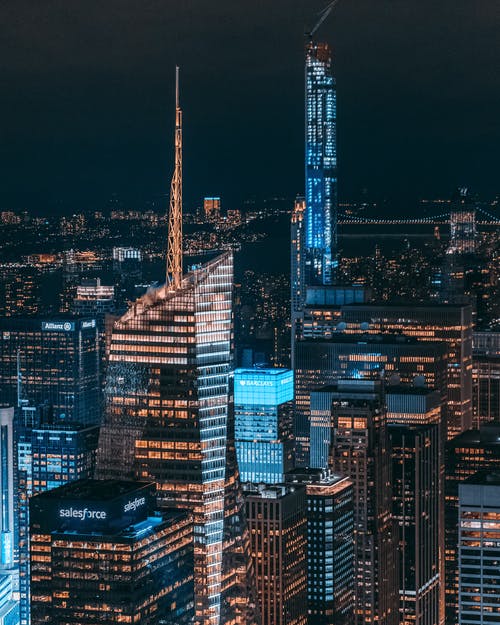 夜间建筑物的鸟瞰图 · 免费素材图片