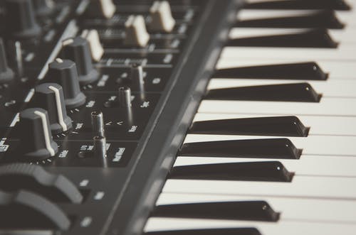 黑色电子琴 · 免费素材图片