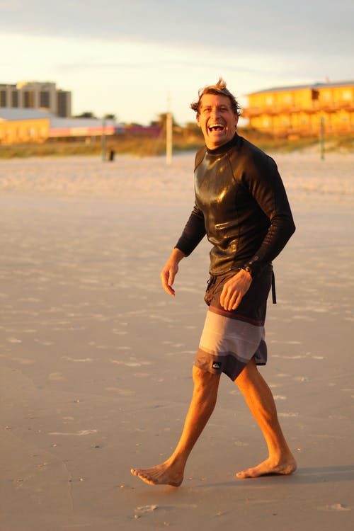 男人的笑脸 · 免费素材图片