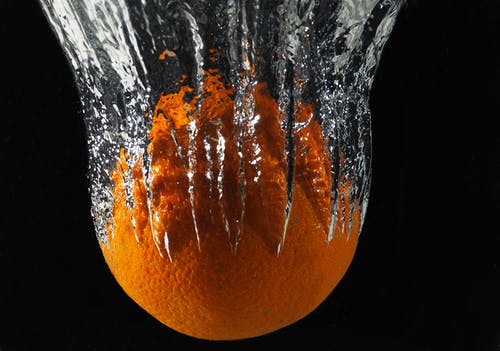 橙色水果与水飞溅 · 免费素材图片