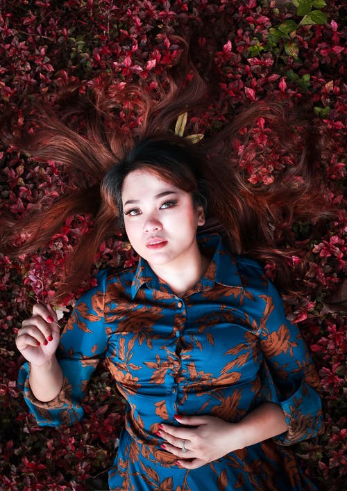 有关俯视图, 垂直拍摄, 摆姿势的免费素材图片