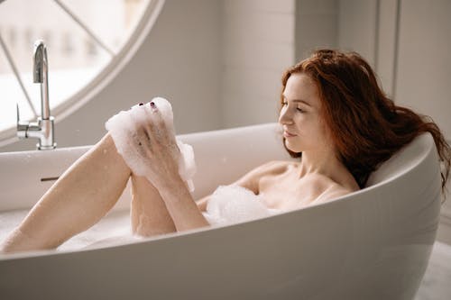 有关女人, 放松, 沐浴的免费素材图片