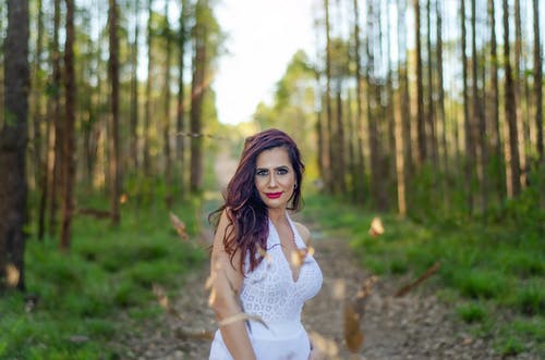 有关女人, 摆姿势, 模特儿的免费素材图片