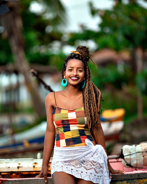 有关人, 垂直拍摄, 微笑的免费素材图片