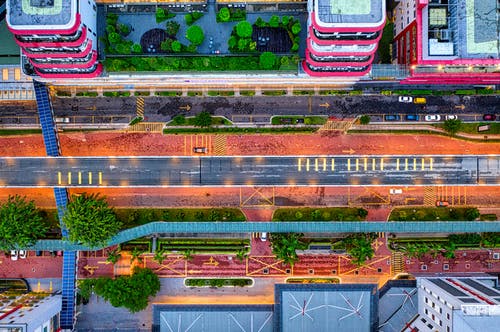 城市建筑和道路的鸟瞰图 · 免费素材图片