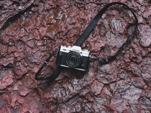 黑色傻瓜相机的浅焦点照片 · 免费素材图片