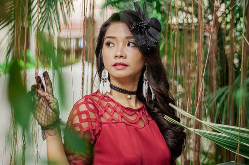 穿红裙子的女人 · 免费素材图片