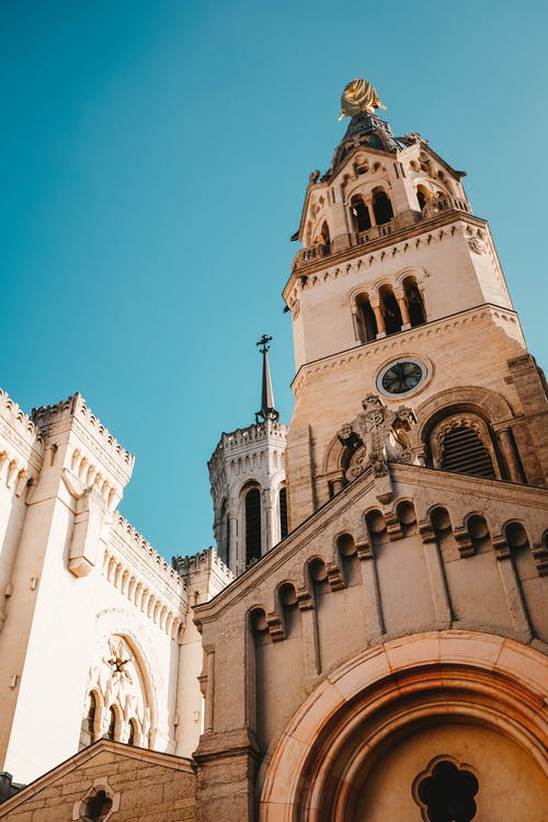 白天建筑物的照片 · 免费素材图片