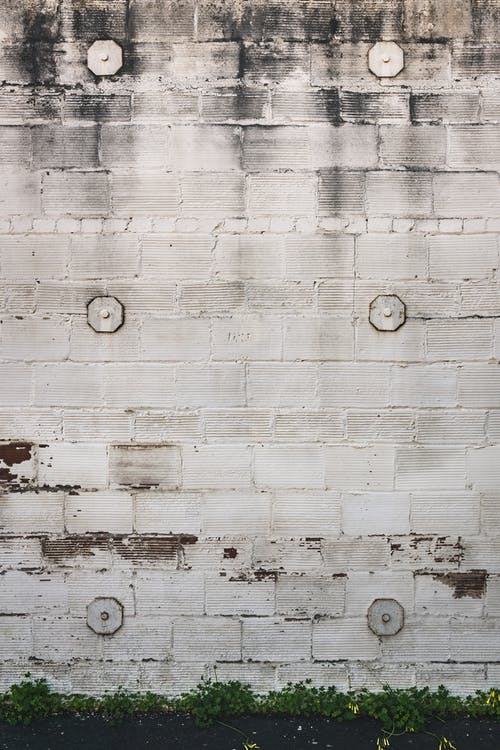 白色混凝土墙 · 免费素材图片
