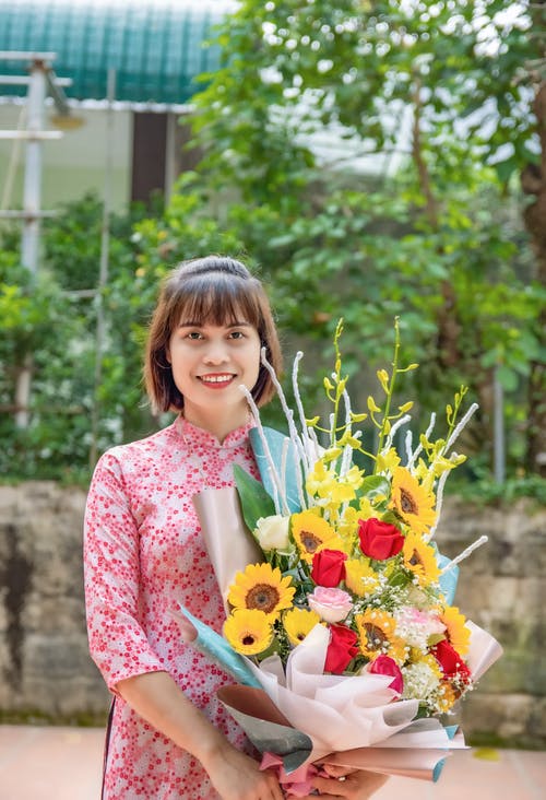 有关垂直拍摄, 女人, 微笑的免费素材图片