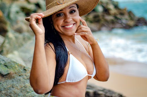 有关垂直拍摄, 太阳帽, 女人的免费素材图片