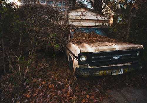 被遗弃的汽车的照片 · 免费素材图片