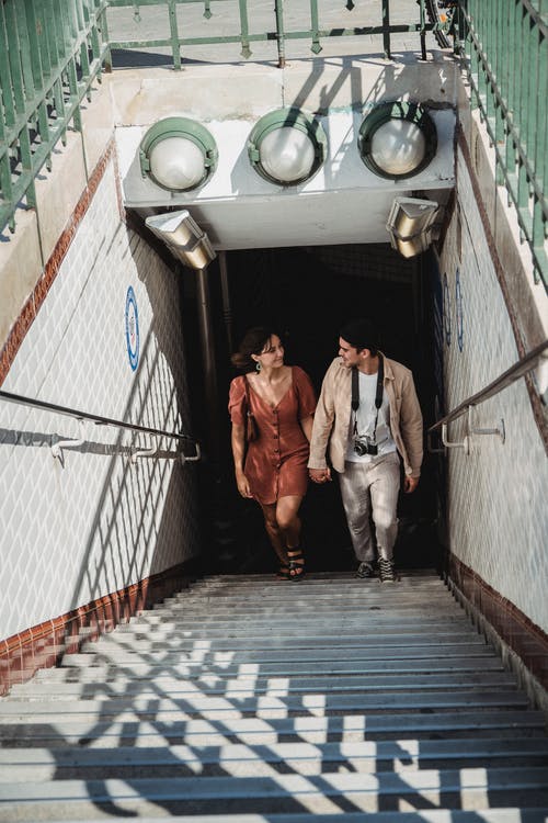 有关一对, 人, 地铁站的免费素材图片