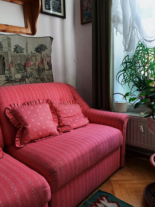 红色沙发 · 免费素材图片
