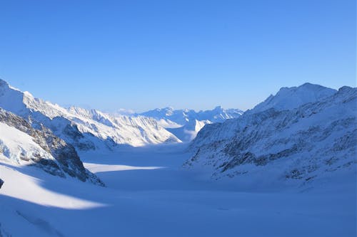 有关清澈的蓝天, 积雪覆盖的山脉, 美景的免费素材图片