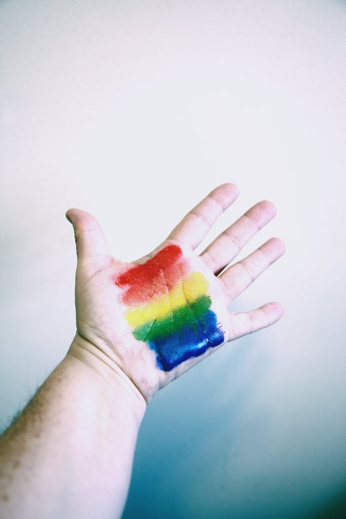 彩虹色人的手的照片 · 免费素材图片