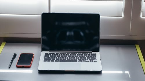 有关智慧手机, 书桌, 笔记本电脑的免费素材图片