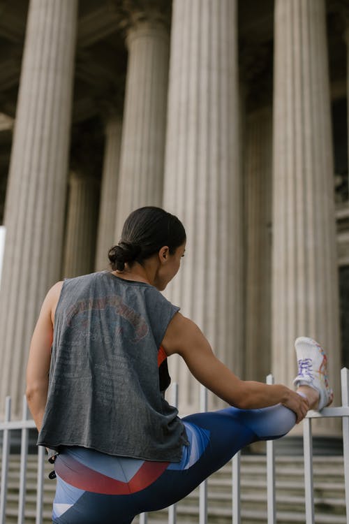 有关伸展, 垂直拍摄, 女人的免费素材图片