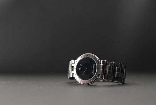银链圆形黑色模拟手表 · 免费素材图片