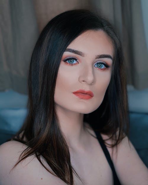 女人的画像 · 免费素材图片