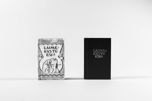 两本黑白书 · 免费素材图片