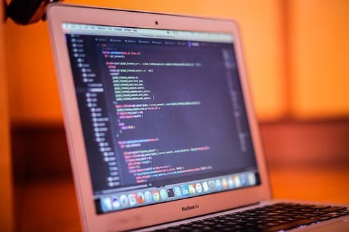 Macbook Air已开启 · 免费素材图片